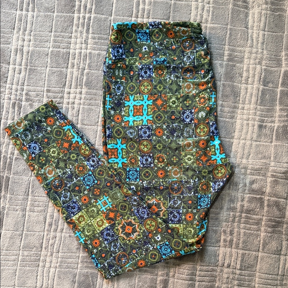 LuLaRoe leggings.